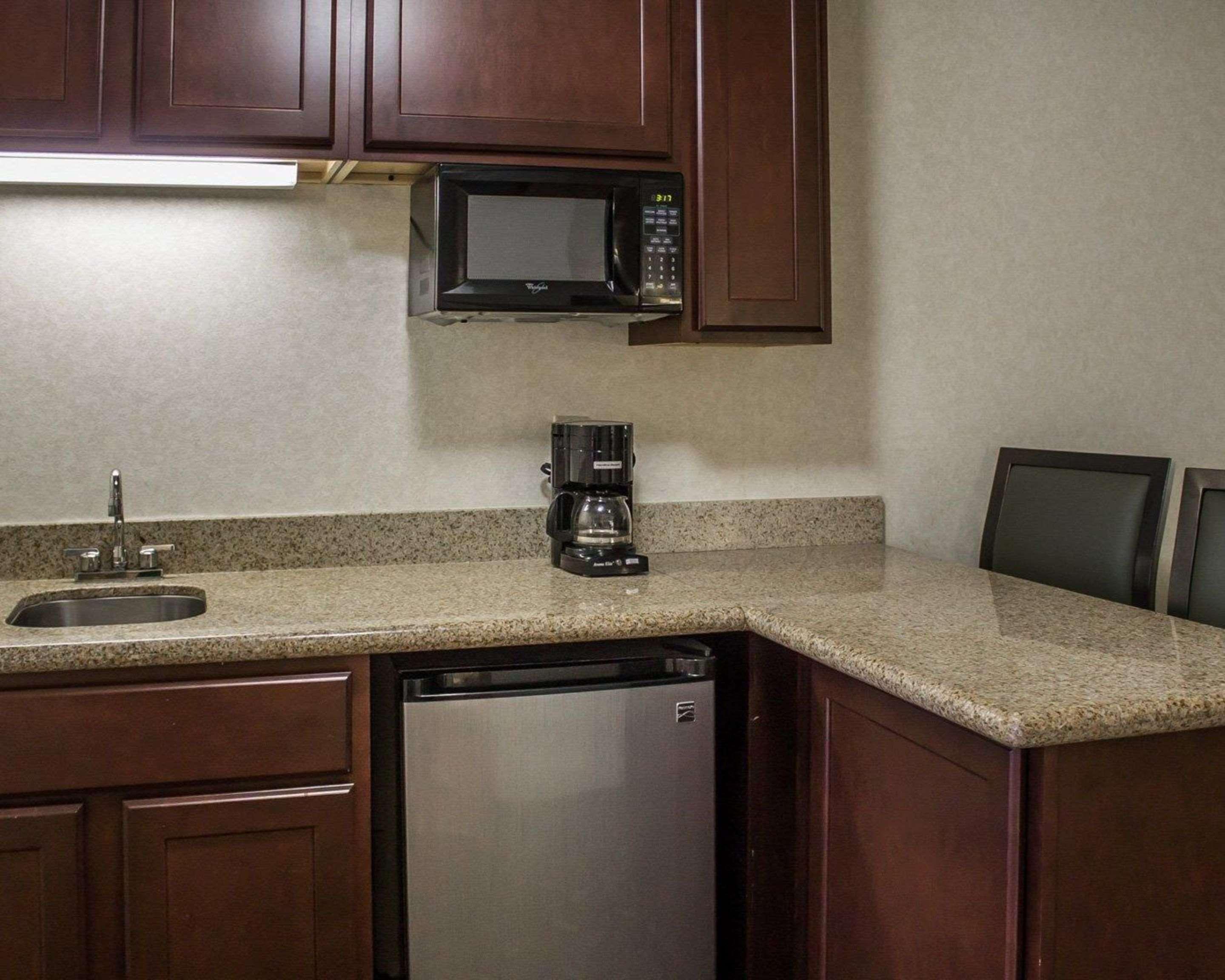 Quality Inn & Suites Mansfield Εξωτερικό φωτογραφία